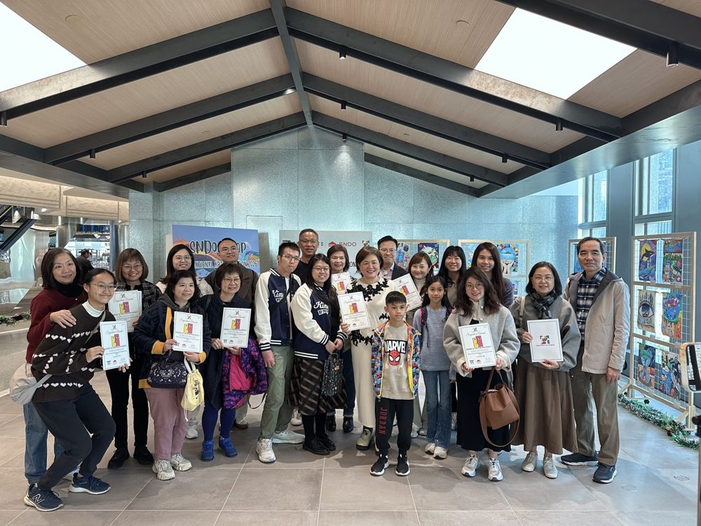 Students with certificates at the IAP Hong Kong exhibition